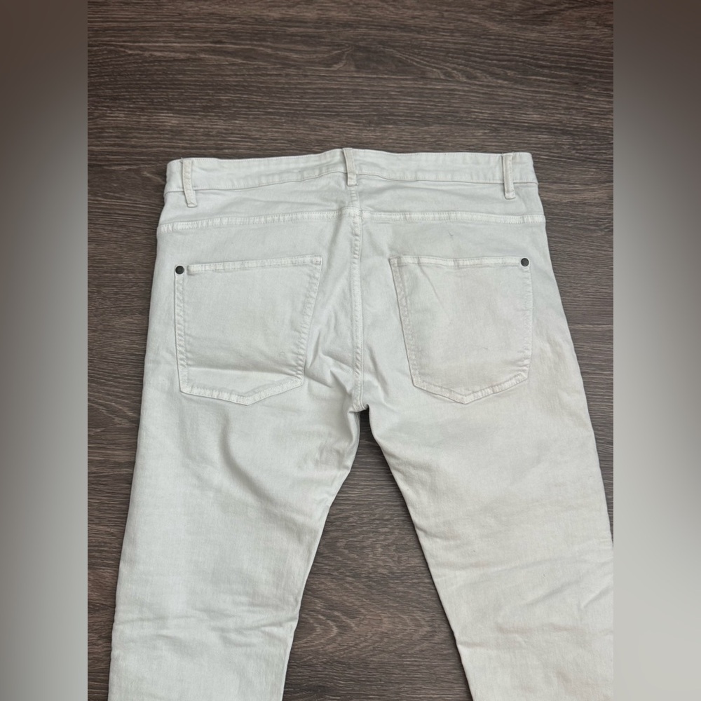 H&M White Straight Jeans Classic Style